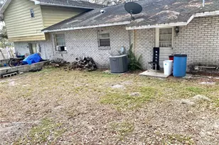 8301 N River Oaks Ct, Tampa, FL 33617 - Photo 11