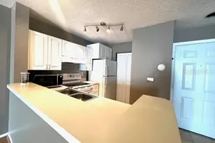 10122 Winsford Oak Blvd, Tampa, FL 33624 - Photo 9