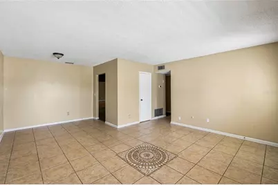 7221 Northbridge Boulevard, Tampa, FL 33615 - Photo 5