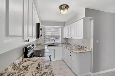 7616 La Mesita Court #7616, Tampa, FL 33615 - Photo 9