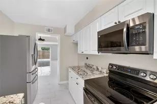 7616 La Mesita Ct, Tampa, FL 33615 - Photo 11