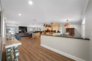 1101 80th St Ct S, Saint Petersburg, FL 33707 - Photo 9