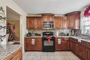 5575 58th St N, Kenneth City, FL 33709 - Photo 7