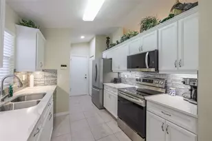 930 Villeroy Greens Dr, Sun City Center, FL 33573 - Photo 23