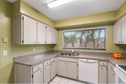 5002 Pennsbury Drive, Tampa, FL 33624 - Photo 11