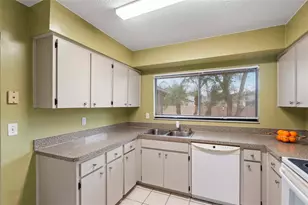 5002 Pennsbury Dr, Tampa, FL 33624 - Photo 11