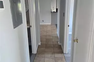 1003 Papaya Dr, Tampa, FL 33619 - Photo 11