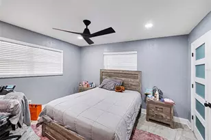 1665 Pinellas Point Dr S, Saint Petersburg, FL 33712 - Photo 17