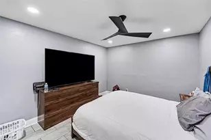 1665 Pinellas Point Dr S, Saint Petersburg, FL 33712 - Photo 13