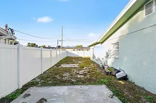 1665 Pinellas Point Dr S, Saint Petersburg, FL 33712 - Photo 23