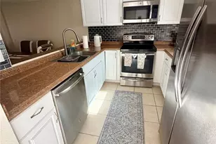 10053 Lake Oak Cir, Tampa, FL 33624 - Photo 7