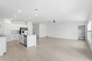 8808 Bay Leaf Dr, Parrish, FL 34219 - Photo 9