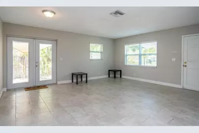 1770 New Hampshire Avenue NE, Saint Petersburg, FL 33703 - Photo 7