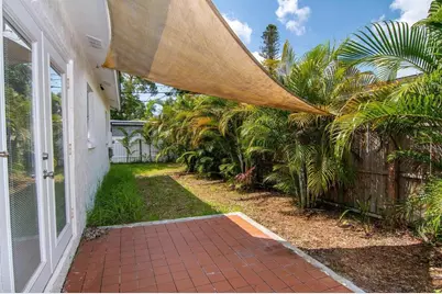 1770 New Hampshire Avenue NE, Saint Petersburg, FL 33703 - Photo 19