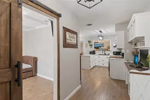 34037 Woodland Cir, Dade City, FL 33523 - Photo 3