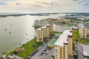 4525 Cove Cir, Saint Petersburg, FL 33708 - Photo 1