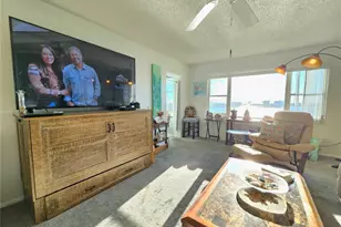 4525 Cove Cir, Saint Petersburg, FL 33708 - Photo 7