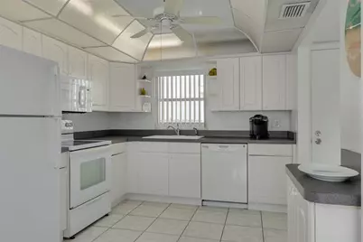 4525 Cove Circle #1002, Saint Petersburg, FL 33708 - Photo 15