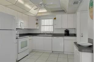4525 Cove Cir, Saint Petersburg, FL 33708 - Photo 15