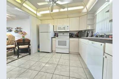 4525 Cove Circle #1002, Saint Petersburg, FL 33708 - Photo 11