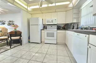 4525 Cove Cir, Saint Petersburg, FL 33708 - Photo 11