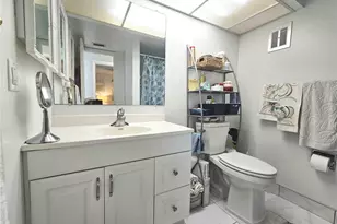 4525 Cove Cir, Saint Petersburg, FL 33708 - Photo 15