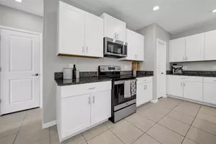 31440 Barrel Wave Way, Wesley Chapel, FL 33545 - Photo 9