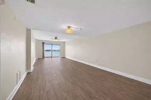 7050 Sunset Dr S, South Pasadena, FL 33707 - Photo 9