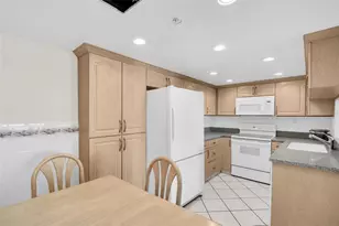 400 Island Way, Clearwater Beach, FL 33767 - Photo 9
