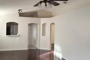 28525 Seashell Ct, Zephyrhills, FL 33545 - Photo 3