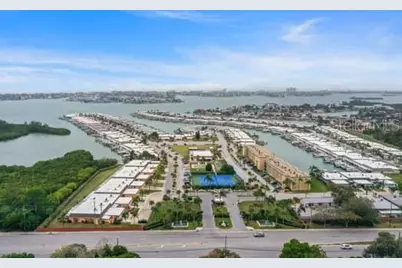 146 Boca Ciega Point Blvd Boulevard S #146, Saint Petersburg, FL 33708 - Photo 5