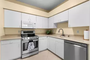 615 Tremont Greens Ln, Sun City Center, FL 33573 - Photo 15