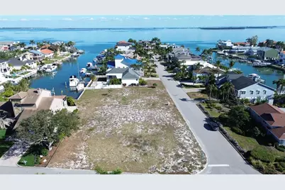139 9th Street E, Tierra Verde, FL 33715 - Photo 3