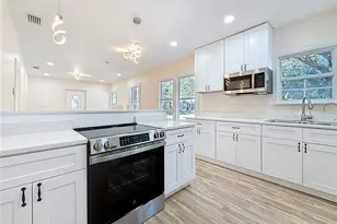 1247 Highland St N, Saint Petersburg, FL 33701 - Photo 15
