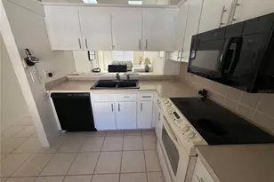 216 Sun Vista Ct S, Treasure Island, FL 33706 - Photo 9
