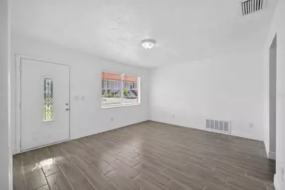 902 Marshall Street, Clearwater, FL 33755 - Photo 9