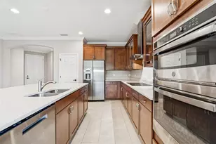 345 Villa Corte Dr, Lutz, FL 33549 - Photo 13