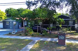 1005 16th St N, Saint Petersburg, FL 33705 - Photo 5