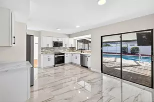 3909 Braesgate Ln, Tampa, FL 33624 - Photo 9