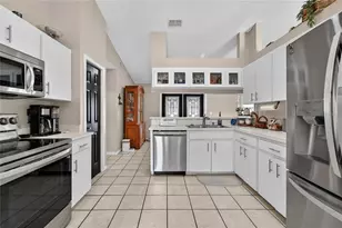 924 Micanopy Dr, Lakeland, FL 33813 - Photo 11