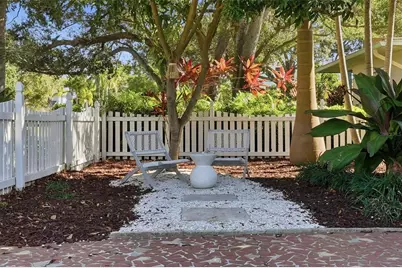 246 NE 19th Ave NE, Saint Petersburg, FL 33704 - Photo 3