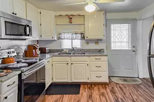 37331 Hammond Dr, Zephyrhills, FL 33541 - Photo 7