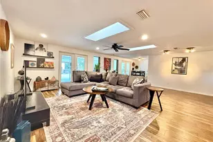 1004 Lake Charles Cir, Lutz, FL 33548 - Photo 7