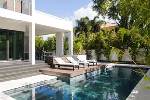 356 Bayview Dr NE, Saint Petersburg, FL 33704 - Photo 7