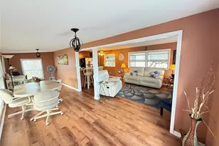 663 Mt Key Ave NE, Saint Petersburg, FL 33702 - Photo 5