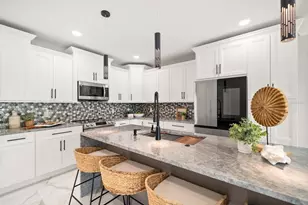 211 Dolphin Point, Clearwater Beach, FL 33767 - Photo 13