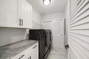 211 Dolphin Point, Clearwater Beach, FL 33767 - Photo 29
