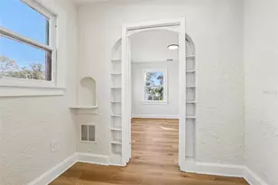 305 28th St S, Saint Petersburg, FL 33712 - Photo 17