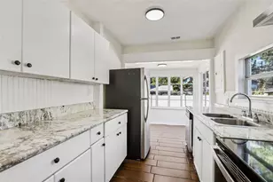 305 28th St S, Saint Petersburg, FL 33712 - Photo 3