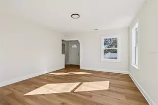 305 28th St S, Saint Petersburg, FL 33712 - Photo 9